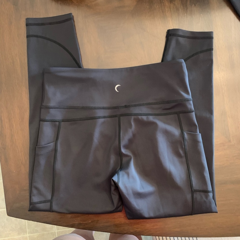 Like New! Zyia Light N Tight Black Capri